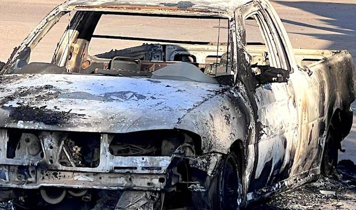 Incendian dos vehículos en Aldama