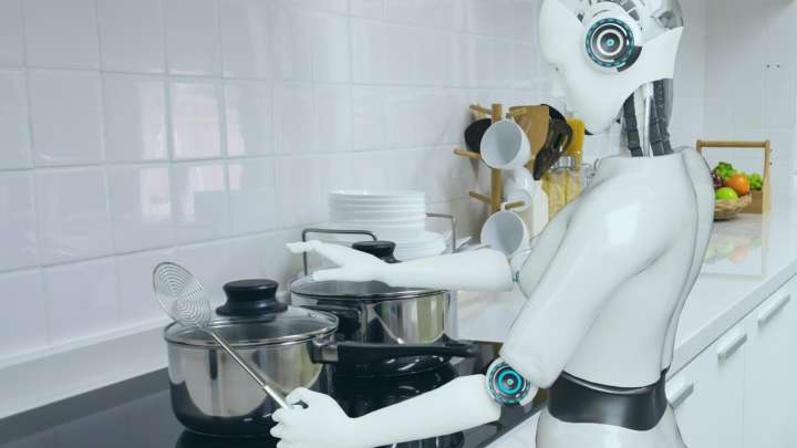 Ya está aquí el primer restaurante del mundo gestionado por un chef con inteligencia artificial: "No cocino con ego ni con emociones, sino con datos"