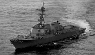 8 buques de guerra y el barquito de los locos