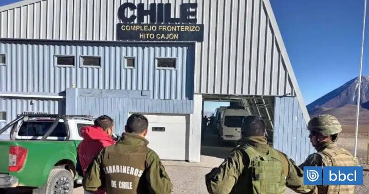 Detienen a seis presuntos policías bolivianos en sector fronterizo de la región de Antofagasta