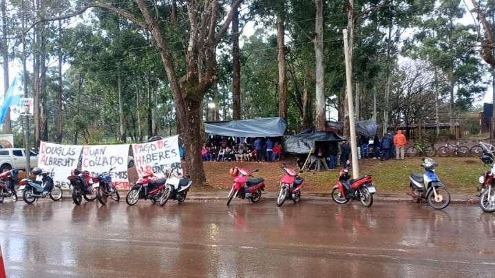 Conflicto en Corrientes: trabajadores de la forestadora Tapebicuá denuncian que la empresa ofreció pagar solo el 30% de la deuda