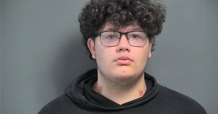 Sheriff: Suspect breaks into teen ex's house with gun, threatens to shoot her
