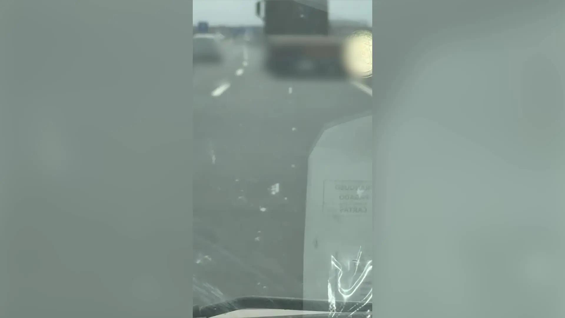 Un camionero, investigado y detenido por hacer eses por la carretera: multiplicaba por seis el límite de alcohol