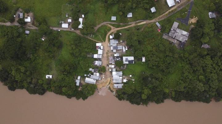 En medio de la presencia militar estadounidense en el Caribe, Guyana denuncia que toda la droga le entra por Venezuela