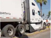 Envían al corralón al tráiler que invadió carril de Bowi