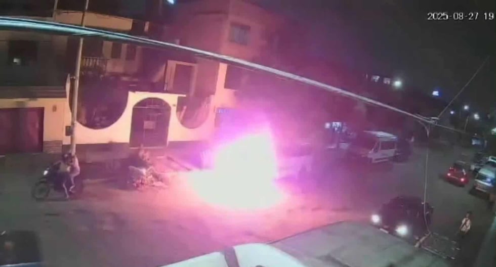 Trujillo: Presuntos extorsionadores intentaron quemar miniván de la empresa  Diez Ases