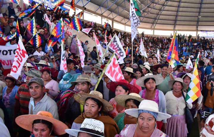 Drama del día electoral en Bolivia explicado: Morales custodiado pese a una orden de arresto