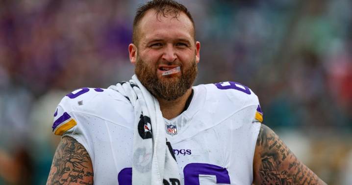 Bengals bolster offensive line depth by signing free