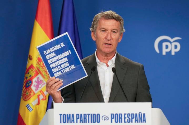 La gran propuesta de Feijóo contra los incendios: crear un registro de pirómanos