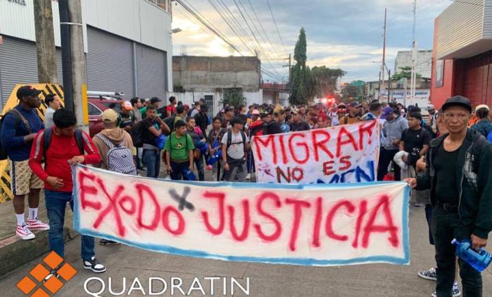 Sale caravana migrante de Chiapas; exigen liberación de Luis Villagrán
