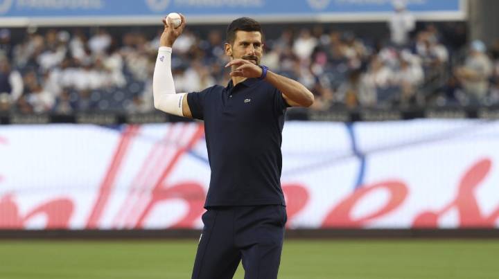 Novak Djokovic se lució con el lanzamiento ceremonial en la derrota de Yankees ante Red Sox [Video]