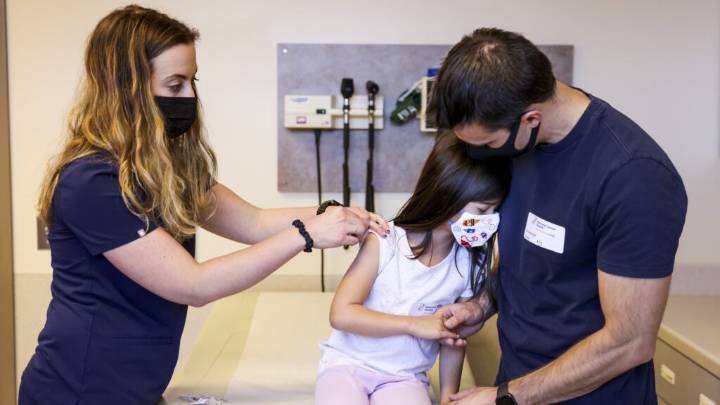 Pediatricians group snubs RFK Jr., offers its own vaccine guidelines