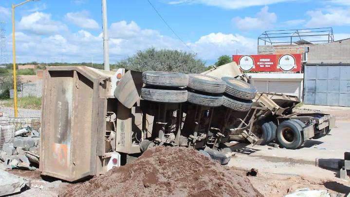 Niño de tres años muere aplastado por la cabina de un tráiler en Villa Canto, Aguascalientes