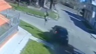 Lucha por su vida. Atropelló a un ciclista que voló por los aires y escapó a toda velocidad sin ayudarlo