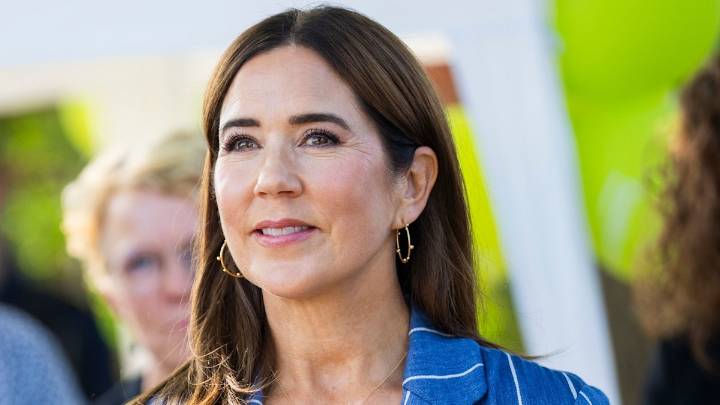 Queen Mary makes first public appearance amid family separation