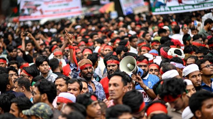 Students rally in Dhaka, pledge to build a 'new Bangladesh' amid political uncertainty