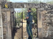 La Guardia Civil llama a la "responsabilidad" y pide que los vecinos no sofoquen las llamas por su cuenta More