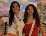 Scarlet Ortiz y su hija Bárbara se hacen piercings