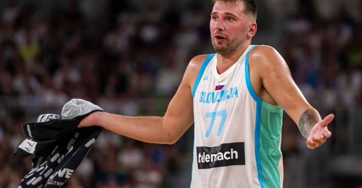 Luka Dončić exits Slovenia game with knee injury after stellar first half