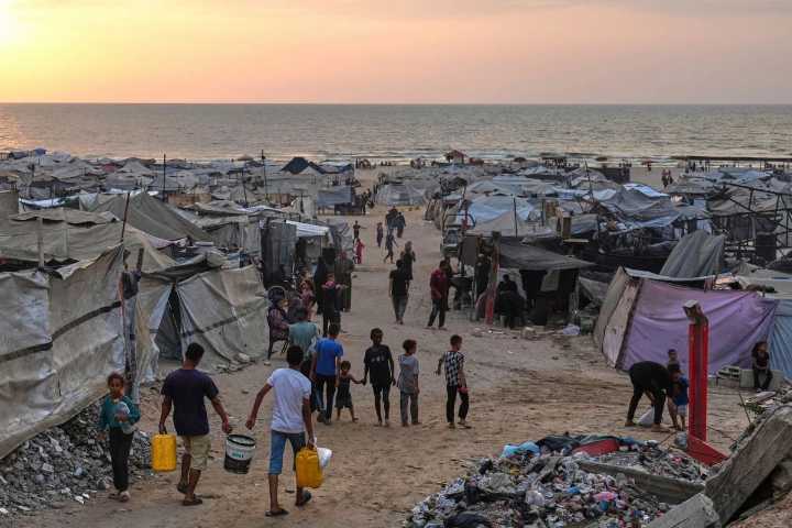 Macron pide coalición internacional para evitar “desastre inminente” en Gaza