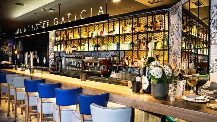 Montes de Galicia: el restaurante de moda en Madrid que no cierra en agosto