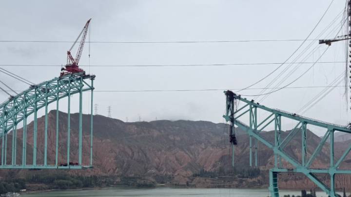 Tragedia en China: colapsó un puente en construcción y registran al menos 12 muertos