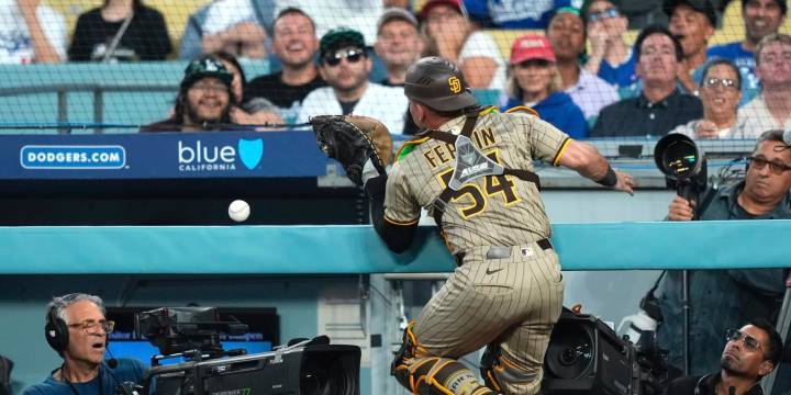 Freddy Fermin runs into railing right in front of camera