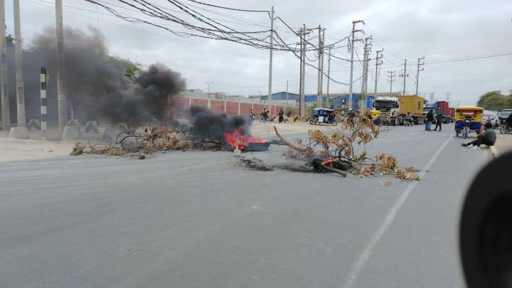 Pescadores poteros protestan en Paita y exigen aumento de cuota