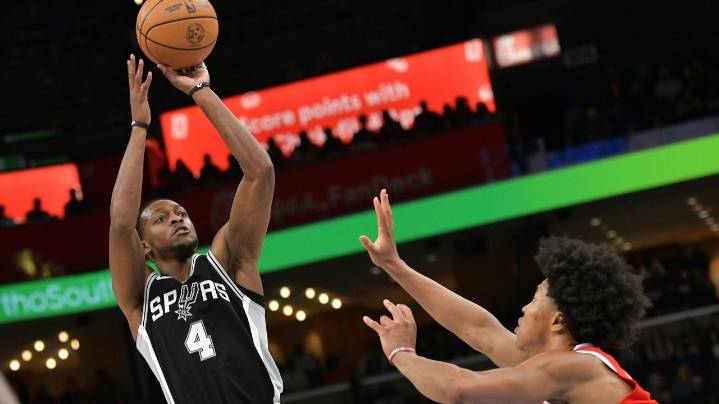 San Antonio Spurs, De'Aaron Fox agree to four-year, $228M extension, AP source says