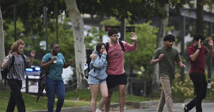 Oleada de reportes falsos de tiroteos desata temor en las universidades de EEUU