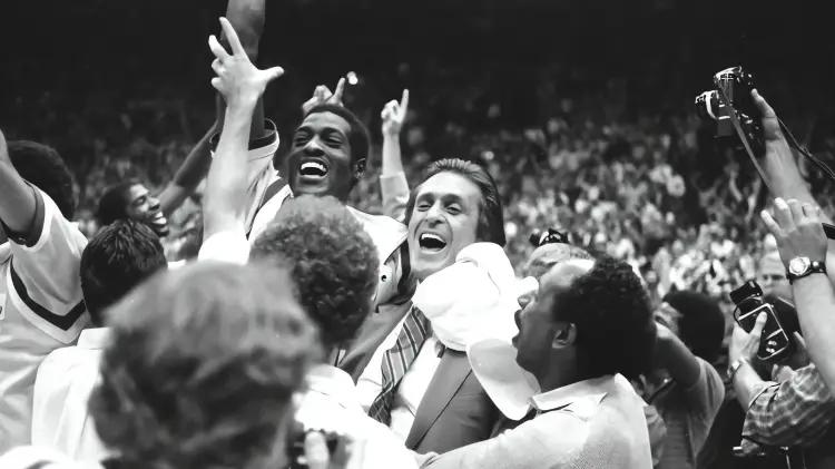 Lakers inmortalizarán a Pat Riley con estatua frente a Celtics