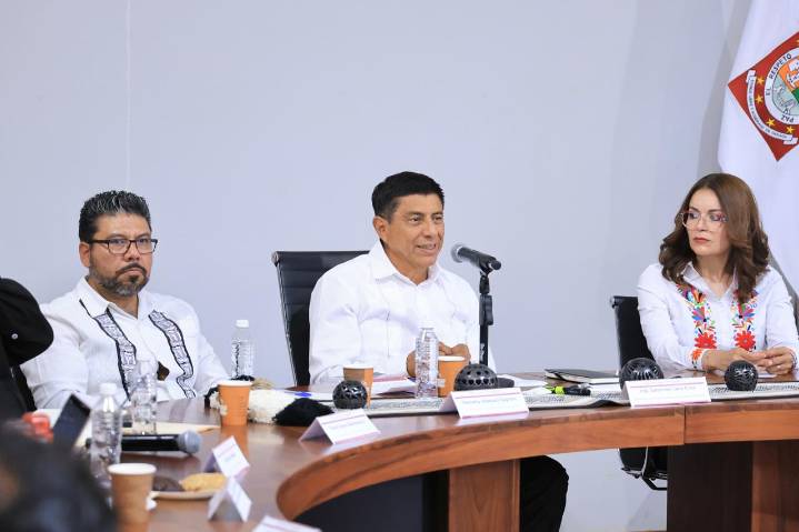 Inicia proceso para proteger diseño de huaraches de Yalálag
