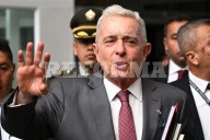 Tribunal ordena libertad para ex Presidente colombiano Uribe
