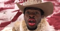 Lil Nas X enfrenta cuatro cargos graves tras pasear desnudo por Los Ángeles