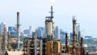 How much money do refineries contribute to Utah?