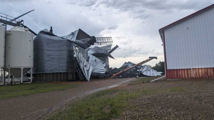 Sheriff: Widespread storm damage, power outages in Steele County