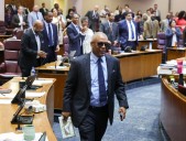 HUD asks Chicago Housing Authority to delay Walter Burnett CEO hire