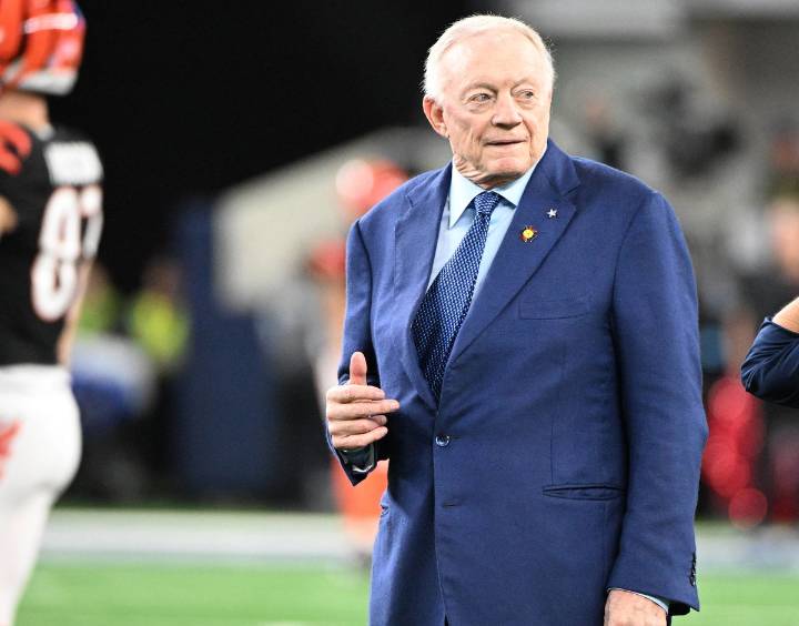 Jerry Jones Puts 31 NFL Teams on Alert After Cowboys Coaches Agreed to Trade Micah Parsons