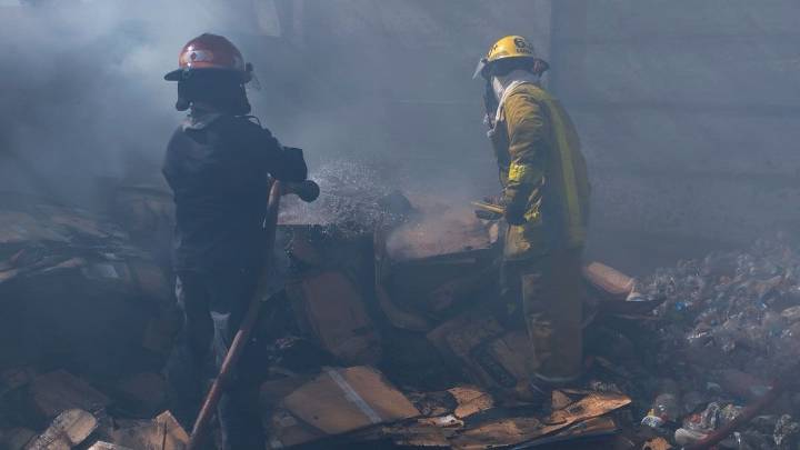 Incendio en el barrio 8 de Abril: bomberos trabajaron más de dos horas para controlar…