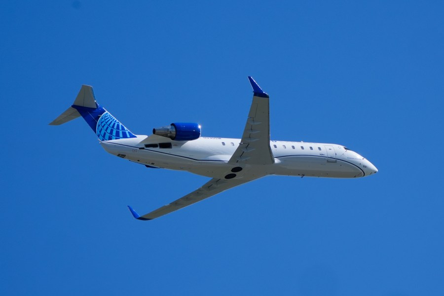 2 passengers sent to hospital after flight from Aspen hits 'severe' turbulence