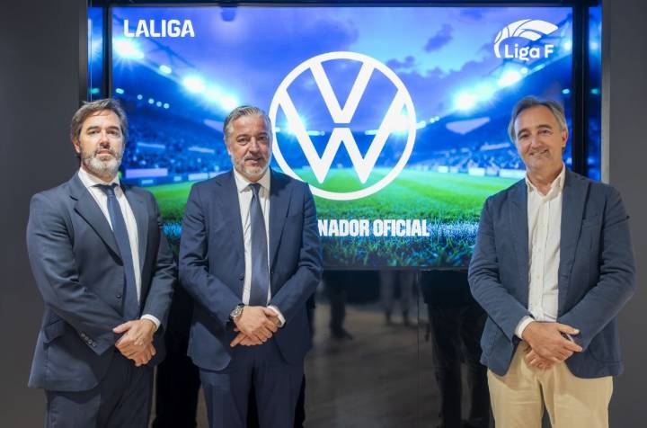 Acuerdo entre Volkswagen, LaLiga y Liga F para impulsar la electrificación en el deporte