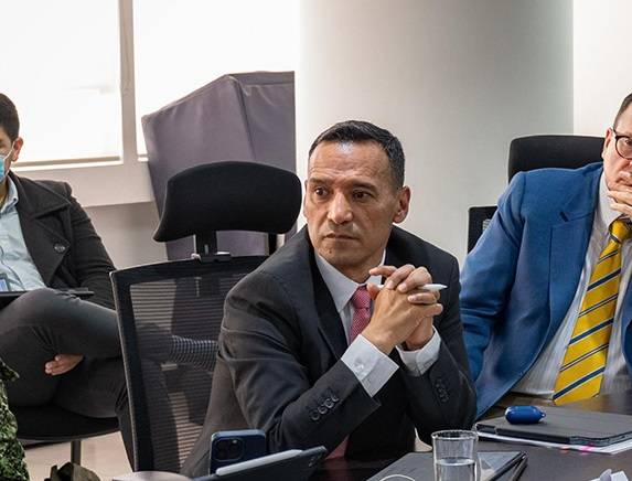 Proponen moción de censura contra ministro de Defensa tras ola de atentados