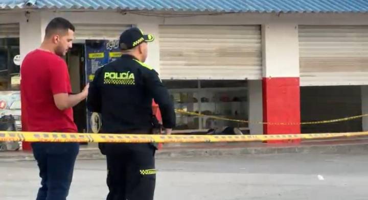 Un civil muerto y un policia herido en balacera en Martínez Martelo