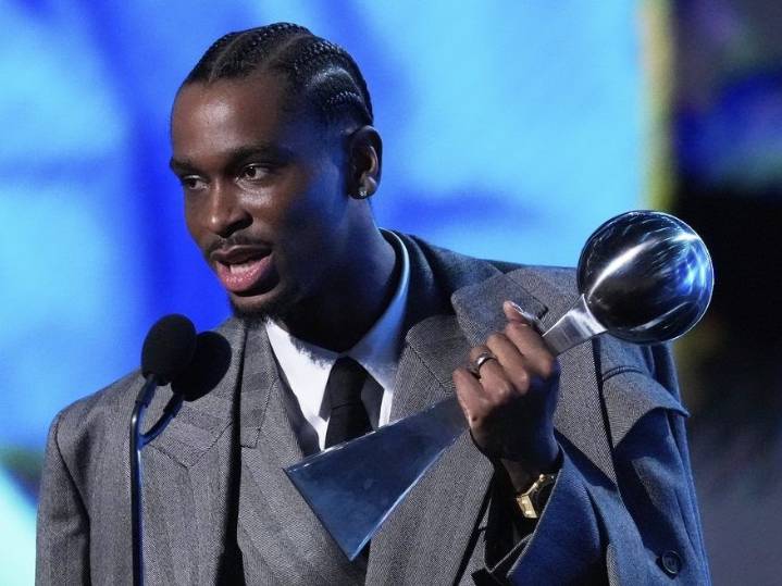 Hamilton presents Shai Gilgeous-Alexander key to city at rally