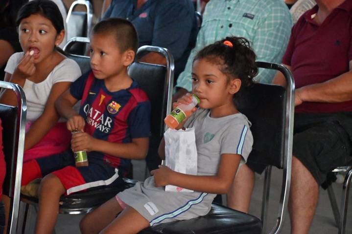 El Sistema DIF lleva 'Cine en los Ejidos' a San Antonio de la Cascada