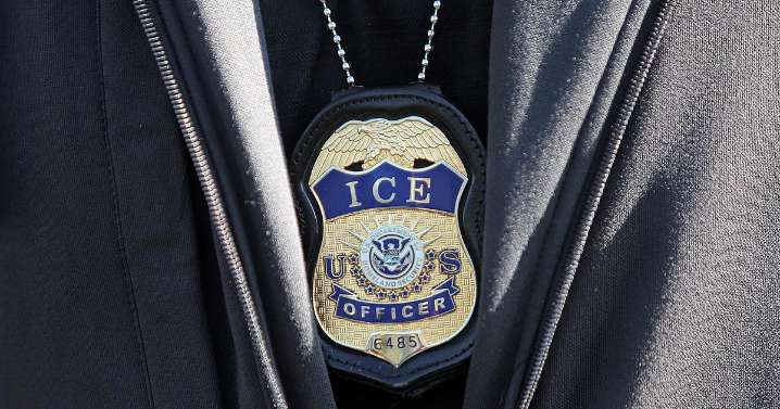 Texas man arrested for allegedly making bomb threats outside ICE facility