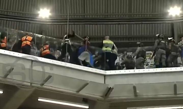 Violencia en las Copas. Otro final con graves incidentes en un partido en Brasil: la policía contra hinchas argentinos