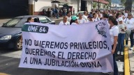 Trabajadores del IMSS marchan por la defensa de jubilaciones y pensiones justas