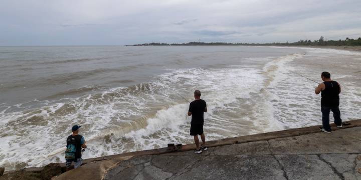 El huracán Erin obligó a evacuar parte de la costa de Carolina del Norte y amenaza con peligrosas marejada