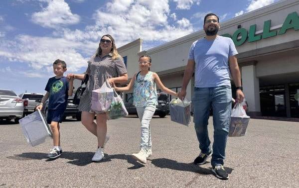 Aprovechan familias tradicional fin de semana libre de impuestos